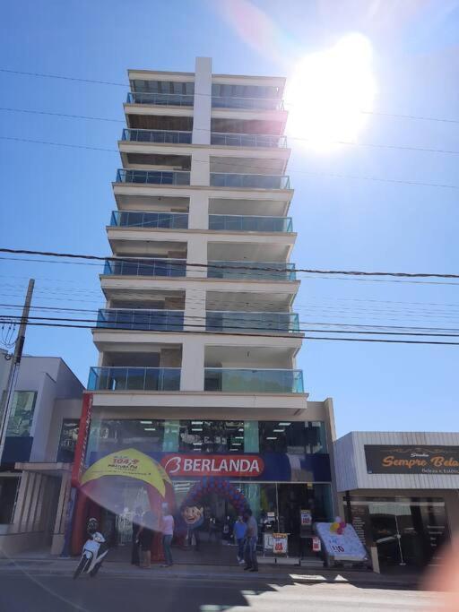 Lindo Apto Novo Na Avenida, Climatizado E Aconchegante